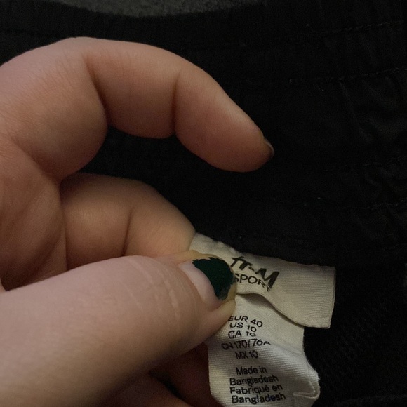H&M Running/Work Out Shorts - Picture 2 of 4